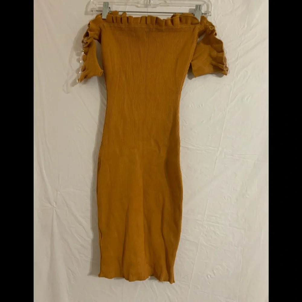 MUSTARD OFF SHOULDER SEXY DRESS - Picture 4 of 4